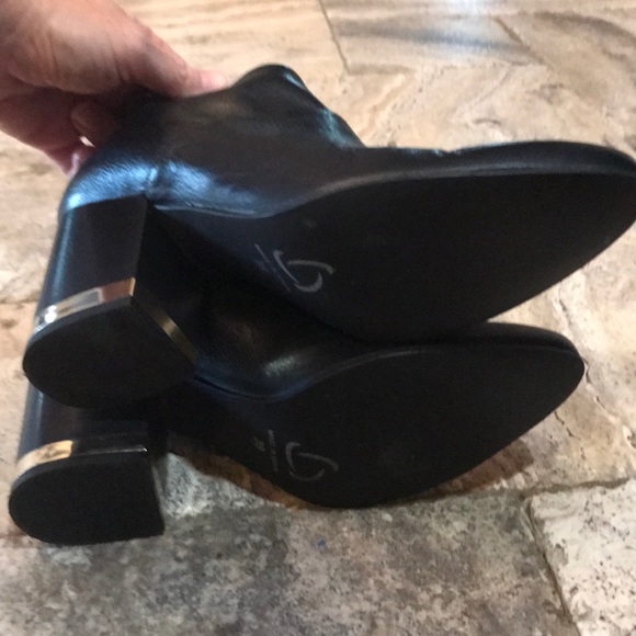 Kanna made in Spain black and gold booties. - Picture 4 of 7